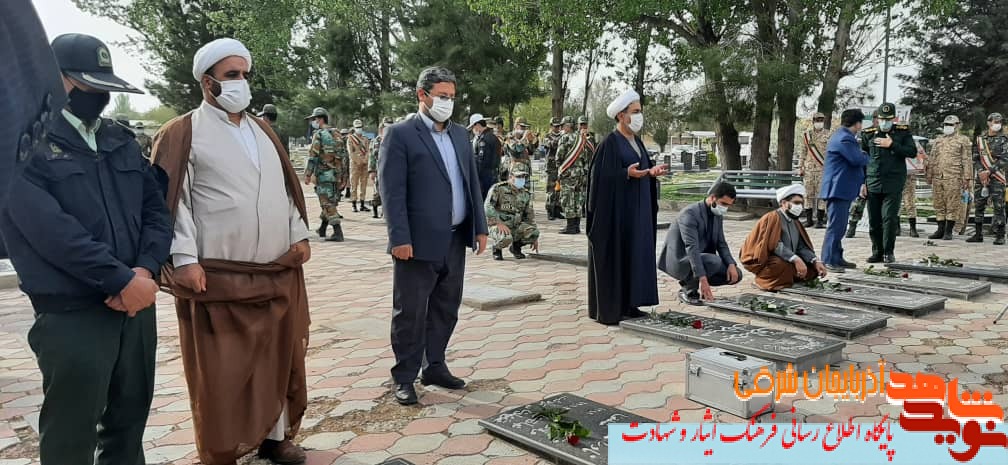 گزارش تصویری | غبارروبی مزار شهدا عجب شیر