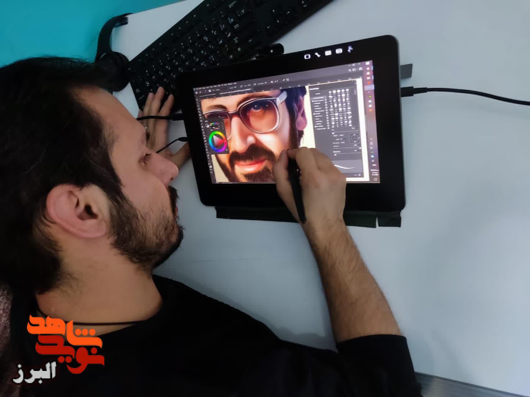 مسئولان و هنرمندان به هنر انقلابی بیشتر بها بدهند