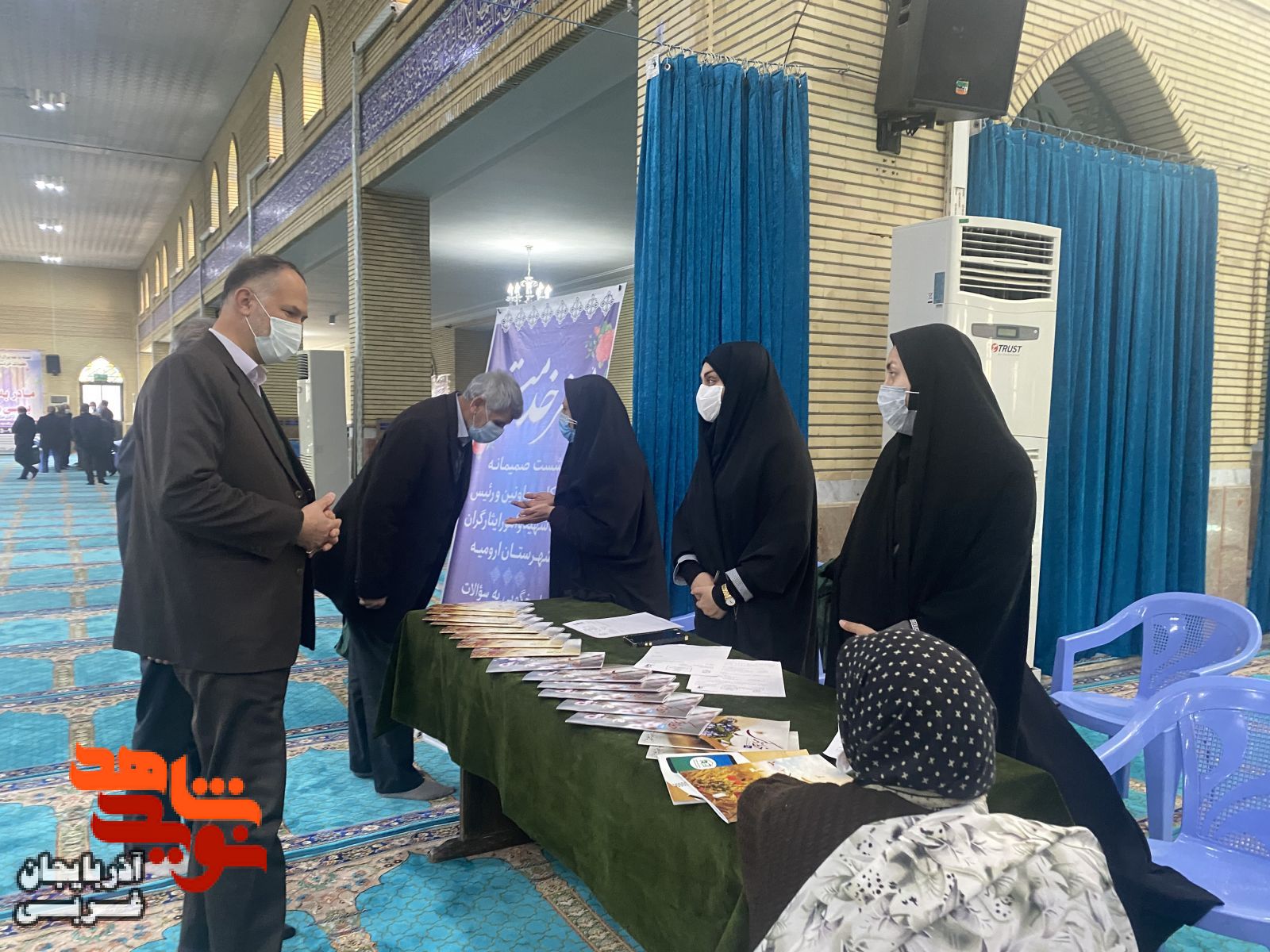 برپایی میز خدمت بنیاد شهید و امور ایثارگران آذربایجان غربی در مصلای ارومیه برپایی میز خدمت بنیاد شهید و امور ایثارگران آذربایجان غربی در مصلای ارومیه