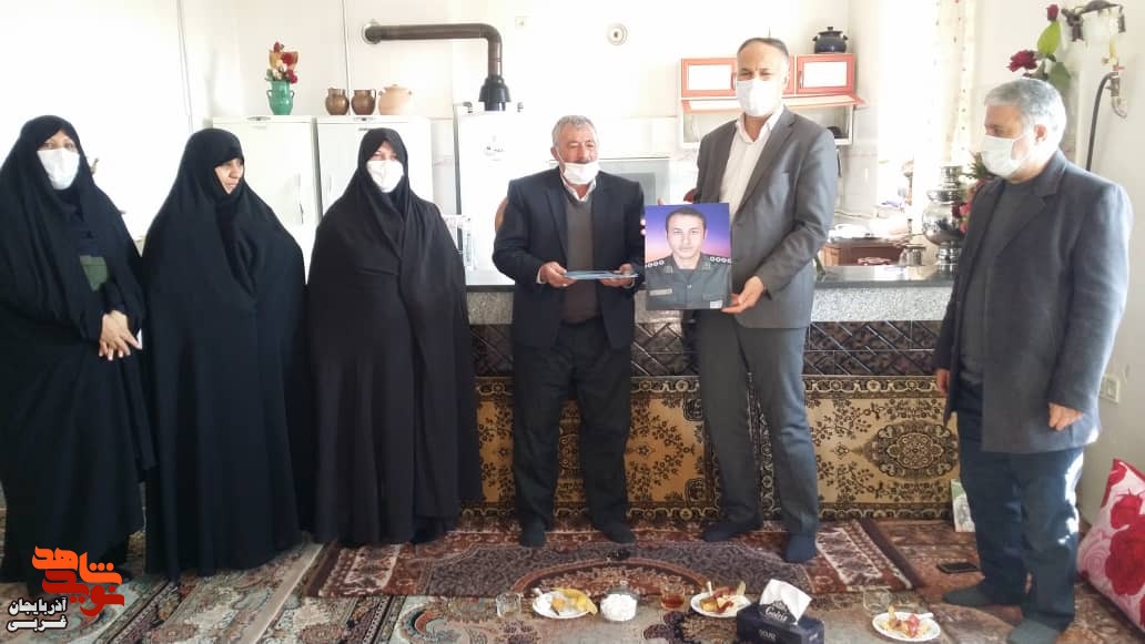 جانبازان و خانواده های معظم شهدا الگوی صبر و استقامت هستند جانبازان و خانواده های معظم شهدا الگوی صبر و استقامت هستند