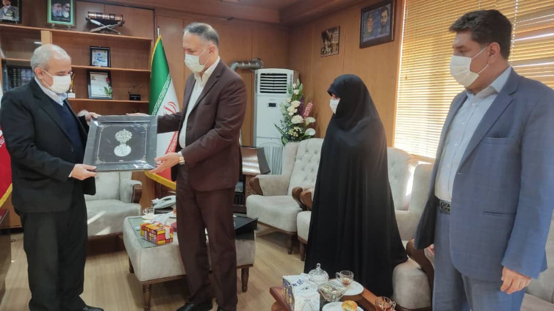 شهدا تا ابد در متن زندگی ما و جامعه نقش آفرینی میکنند شهدا تا ابد در متن زندگی ما و جامعه نقش آفرینی میکنند