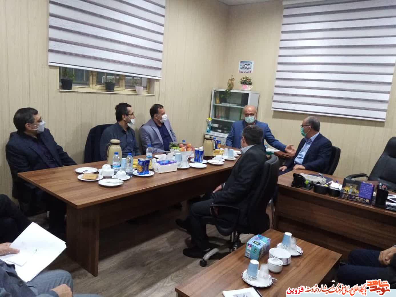 معاون فرهنگی و آموزشی بنیاد با کارکنان آبیک دیدار کرد معاون فرهنگی و آموزشی بنیاد با کارکنان آبیک دیدار کرد