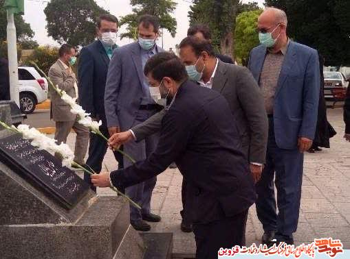 رئیس سازمان استاندارد ایران به مقام شهدای قزوین ادای احترام کرد رئیس سازمان استاندارد ایران به مقام شهدای قزوین ادای احترام کرد