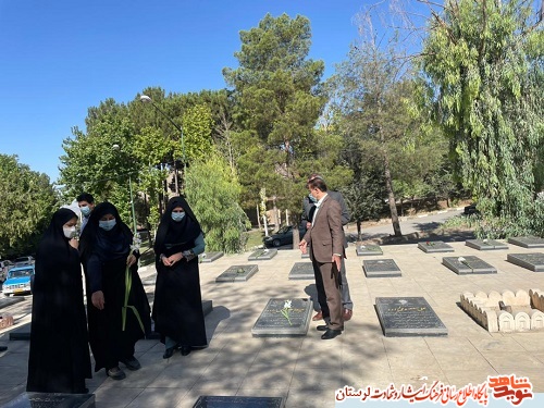 گزارش تصویری/ غبارروبی مزار شهدای دختر خرم آباد