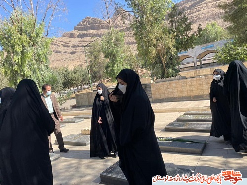 گزارش تصویری/ غبارروبی مزار شهدای دختر خرم آباد