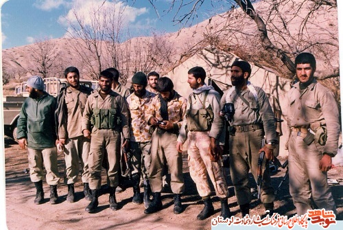شهیدی که پیکر شهدا را حمل می کرد تا روی زمین نمانند