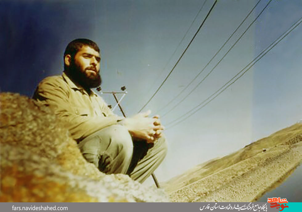 سرخی لباس سبز یک پاسدار