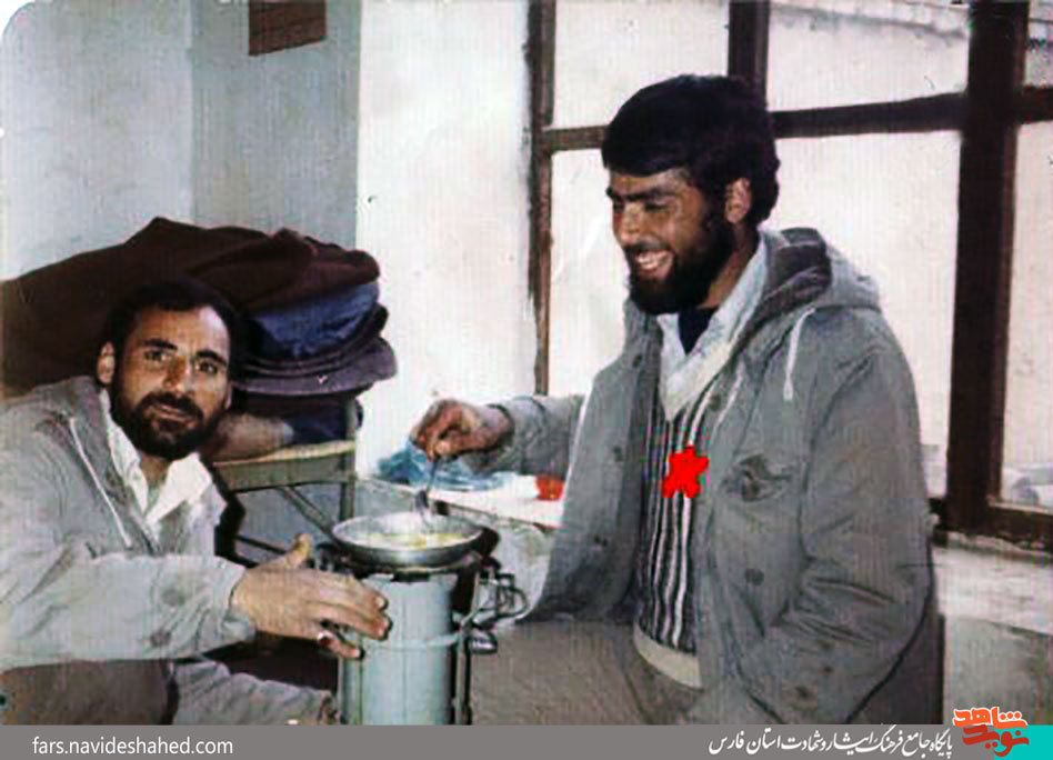 سرخی لباس سبز یک پاسدار