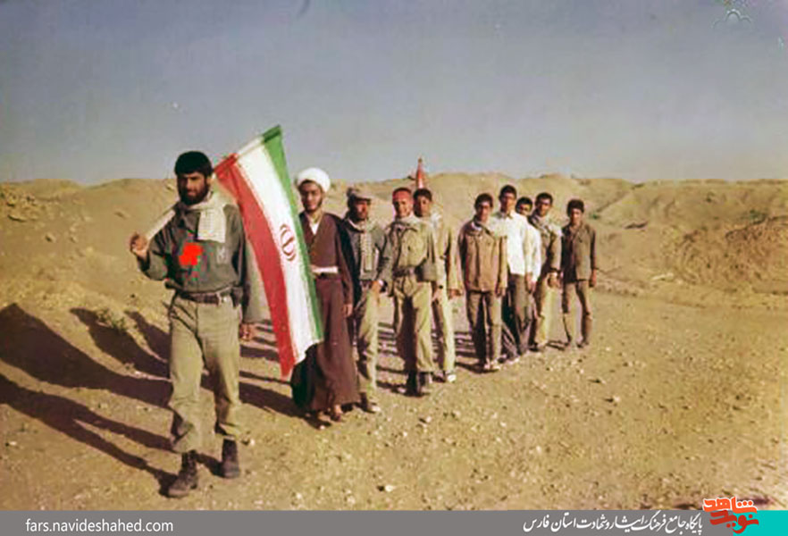 سرخی لباس سبز یک پاسدار