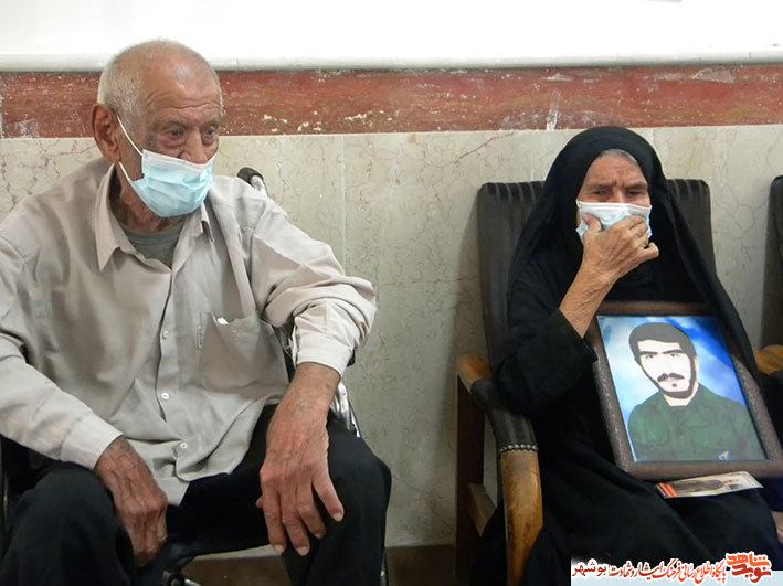 گزارش تصویری|مراسم رونمایی از کتاب بوسه بر انگشت
