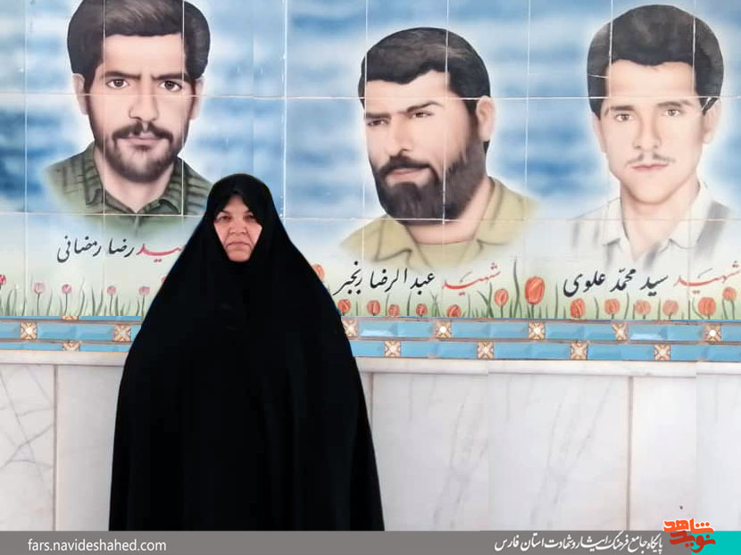 سرخی لباس سبز یک پاسدار