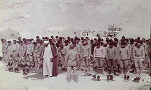 نماز جماعت را در هر شرایطی در اول وقت برگزار می‌کردیم