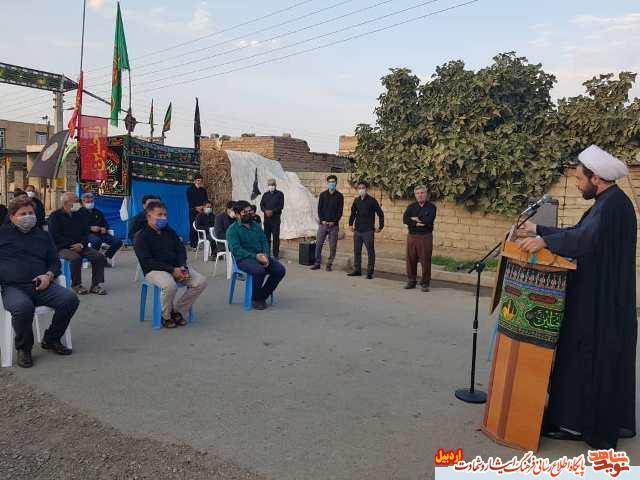 گزارش تصویری | به مناسبت ایام ماه محرم مراسم نذر فرهنگی با عنوان &laquo;انس با شهدا &raquo; در روستای محمود آباد شهرستان پارس آباد استان اردبیل برگزار شد