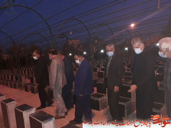 گلزار شهدای همدان با حضور معاون فرهنگی بنیاد شهید غبارروبی شد