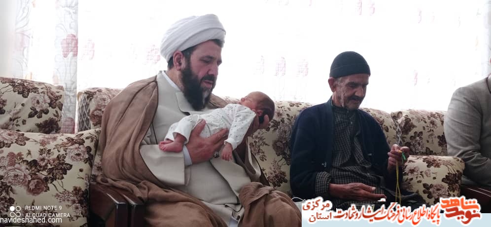 دیدار و سرکشی امام جمعه شهرستان آشتیان با والدین شهید «ابراهیم گنجی»