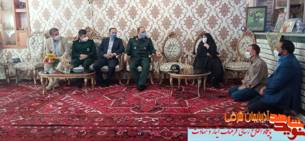 شهیدان الگوی مسئولان و بسیجیان هستند