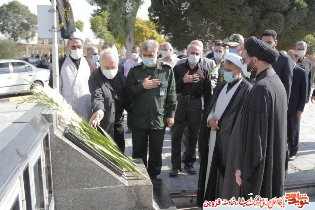 پیشکسوتان جامعه قرآنی به مقام والای شهدا ادای احترام کردند