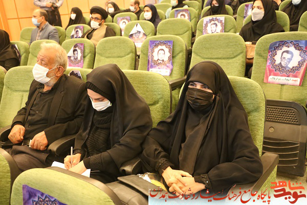 گزارش تصویری| تجلیل از جهادگران عرصه سلامت و رونمایی از کتاب