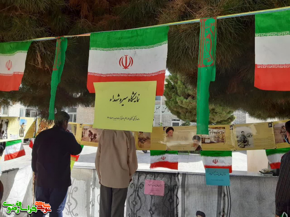 نمایشگاه سیره شهدا در حوزه علمیه هراتی