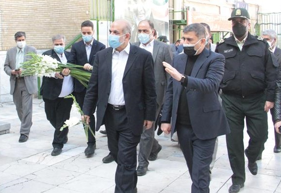 استاندار جدید البرز به مقام شهدا در امامزاده محمد کرج ادای احترام کرد