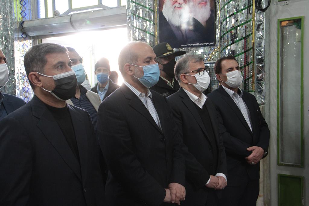 استاندار جدید البرز به مقام شهدا در امامزاده محمد کرج ادای احترام کرد