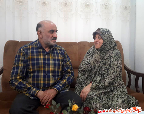بانویی که با داروی عشق همسر خود را تیمار می‌کند