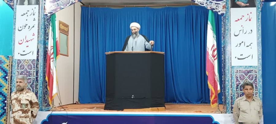 استقرار میز خدمت بنیاد قشم در نماز جمعه