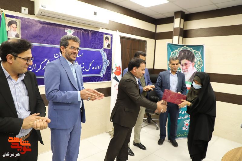 تجلیل از بانوان شاغل در بنیاد هرمزگان به مناسبت روز زن تجلیل از بانوان شاغل در بنیاد هرمزگان به مناسبت روز زن
