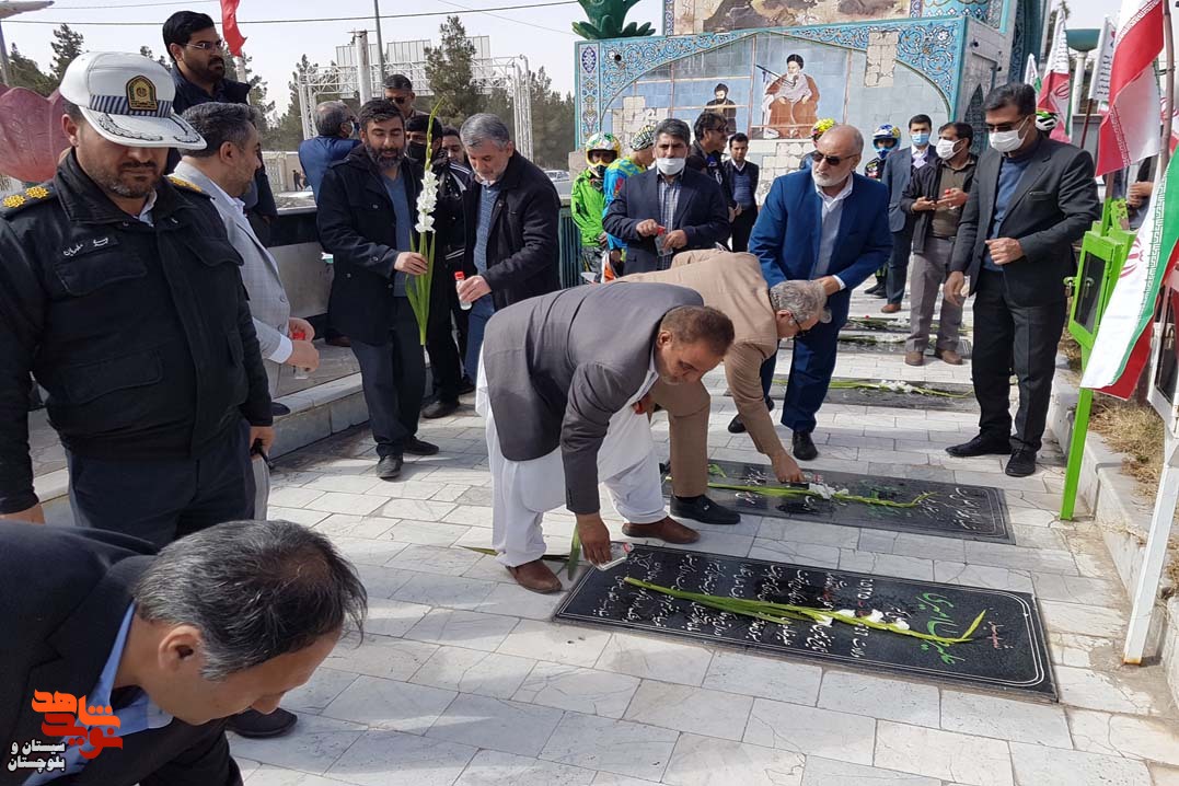تعویض دو هزار پرچم گلزار مطهر شهدای استان سیستان و بلوچستان