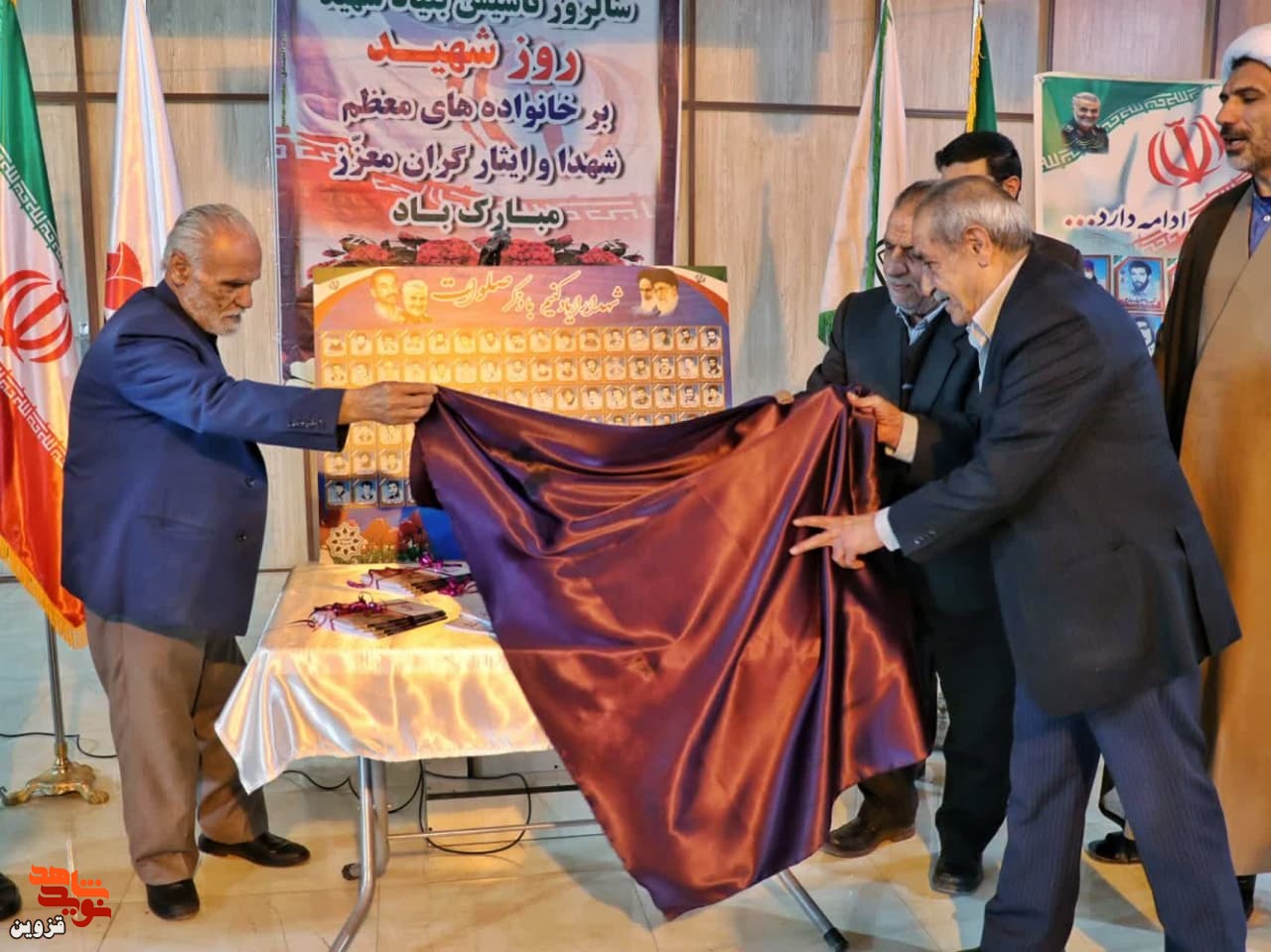 مراسم بزرگداشت شهدا در آبیک برگزار شد