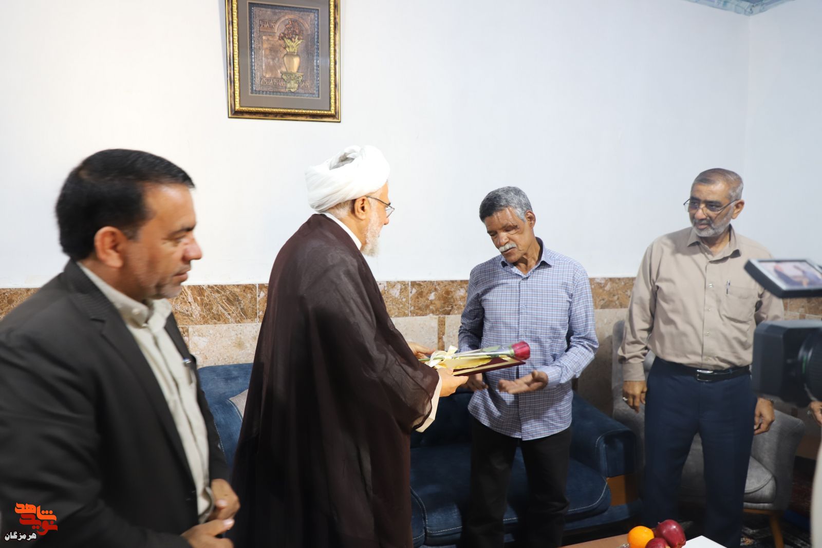 تقدیر نماینده ولی فقیه در استان هرمزگان و امام جمعه بندرعباس از جانبازان بالای ۵۰ درصد