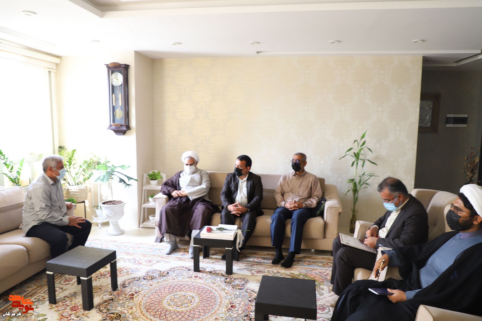 تقدیر نماینده ولی فقیه در استان هرمزگان و امام جمعه بندرعباس از جانبازان بالای ۵۰ درصد