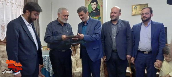 گزارش تصویری| سرکشی بسیج رسانه همدان از خانواده شهید محمدرضا مازویی