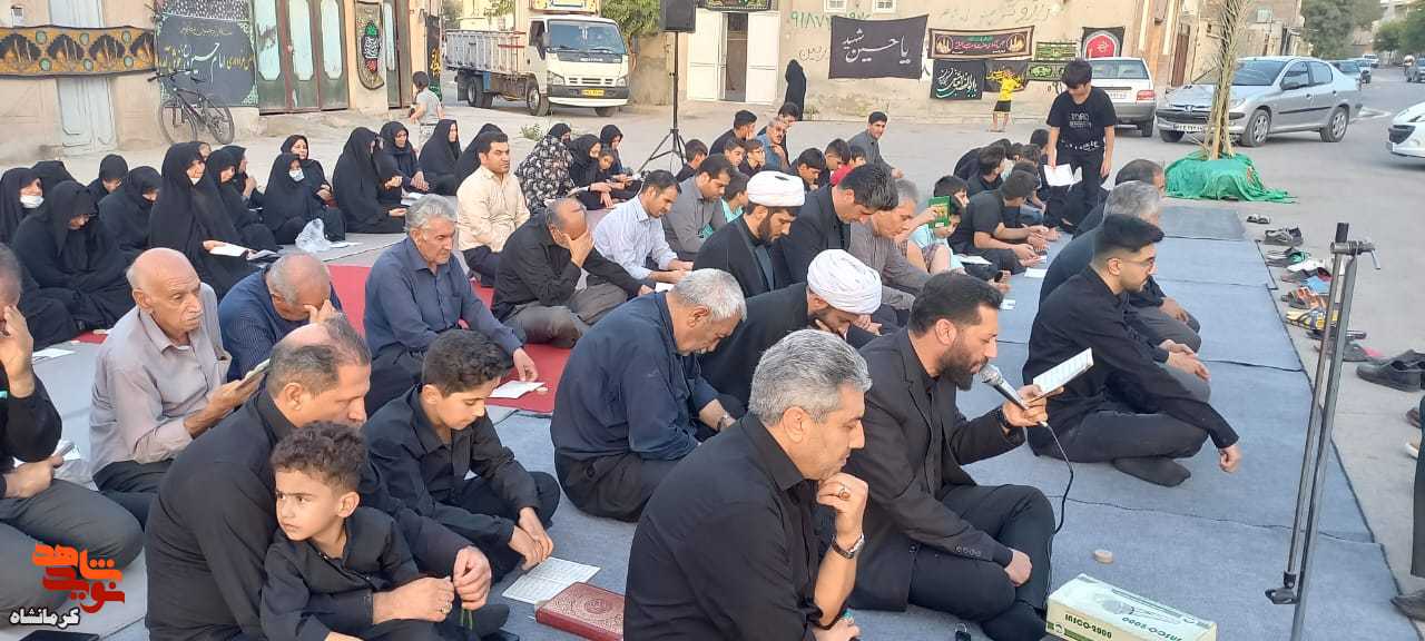 مراسم زیارت عاشورا به نیابت شهدا در شهرستان گیلانغرب برگزار شد