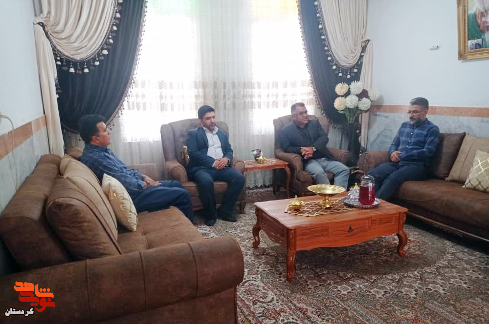 جمعی از مسئولان کامیاران با خانواده آزاده متوفی دوران دفاع مقدس دیدار کردند