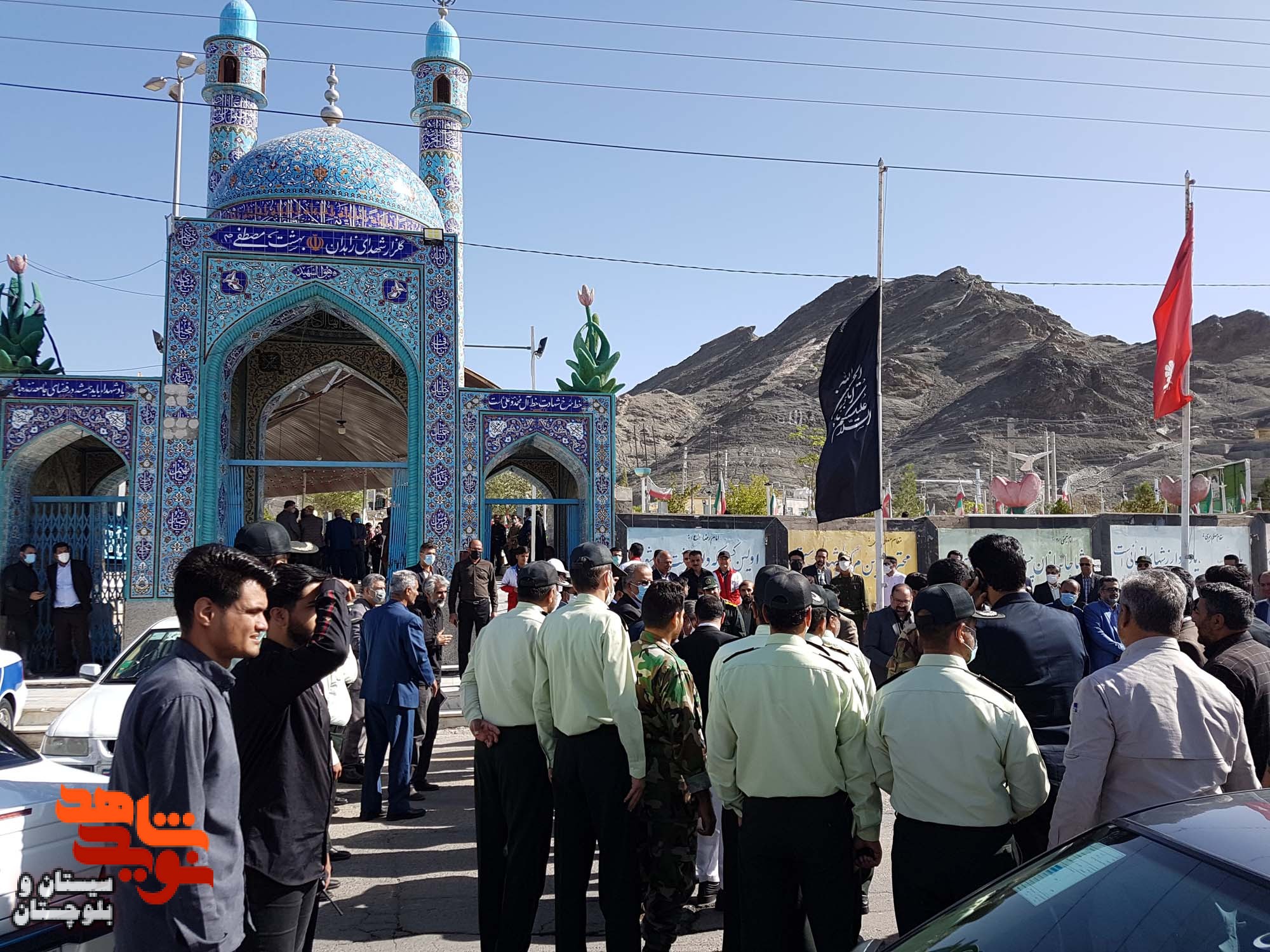 غبار روبی و عطر افشانی گلزار شهدای شهرستان زاهدان به مناسبت آغاز هفته دولت