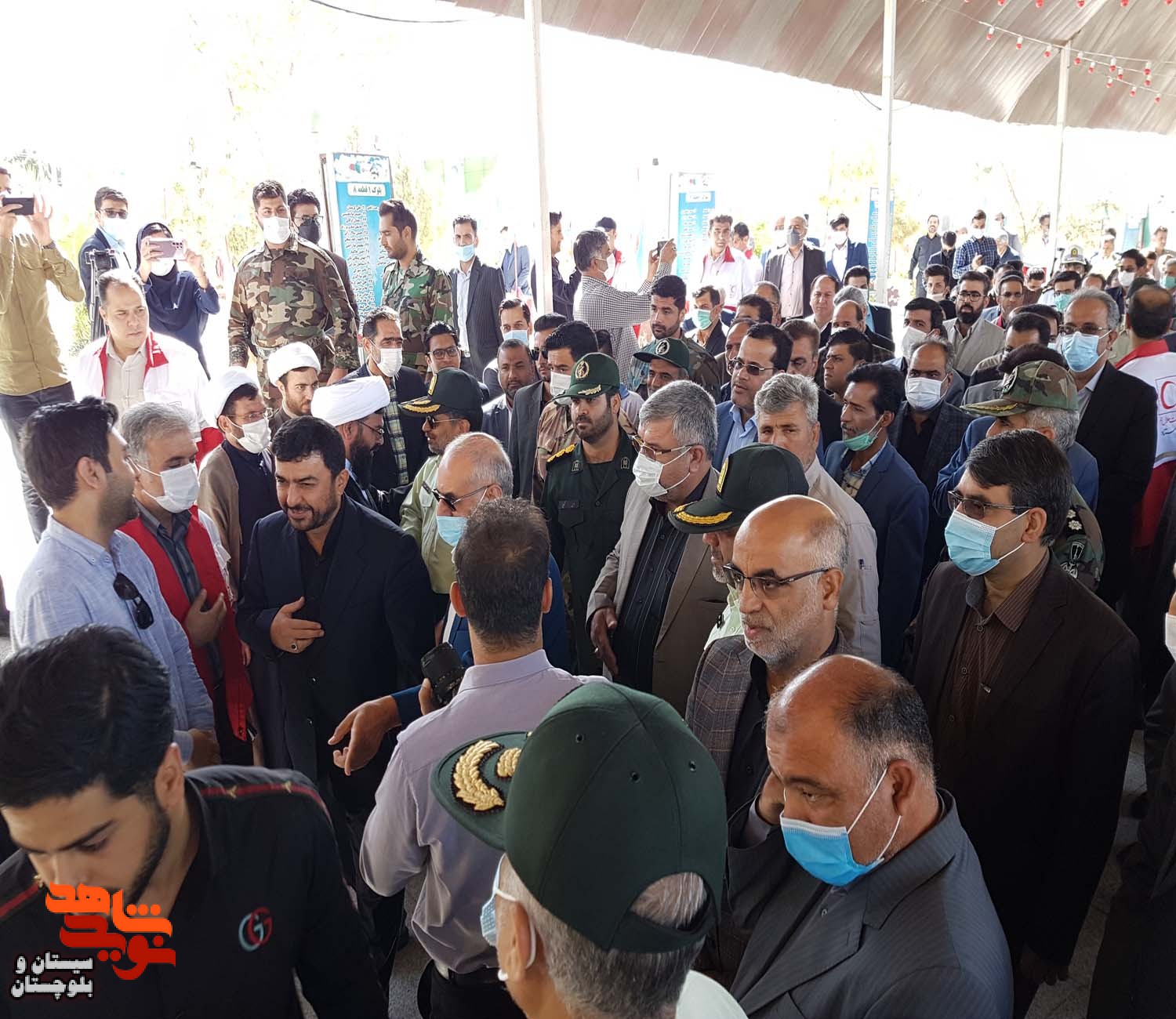 غبار روبی و عطر افشانی گلزار شهدای شهرستان زاهدان به مناسبت آغاز هفته دولت