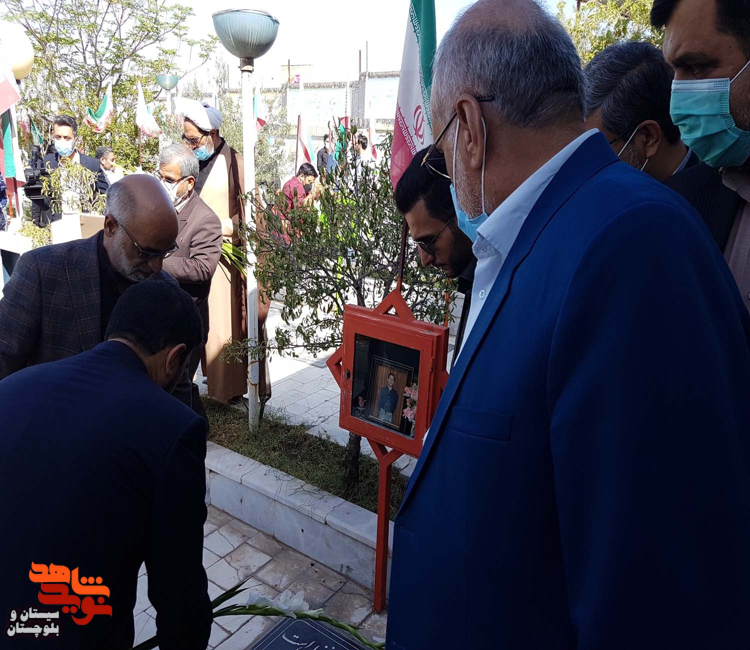 غبار روبی و عطر افشانی گلزار شهدای شهرستان زاهدان به مناسبت آغاز هفته دولت