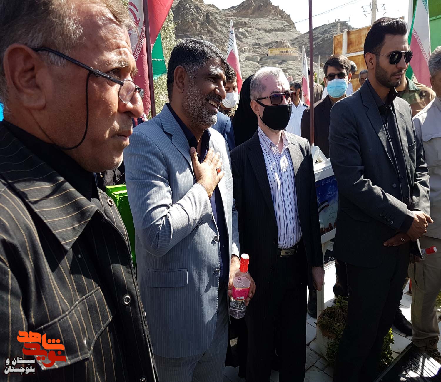 غبار روبی و عطر افشانی گلزار شهدای شهرستان زاهدان به مناسبت آغاز هفته دولت