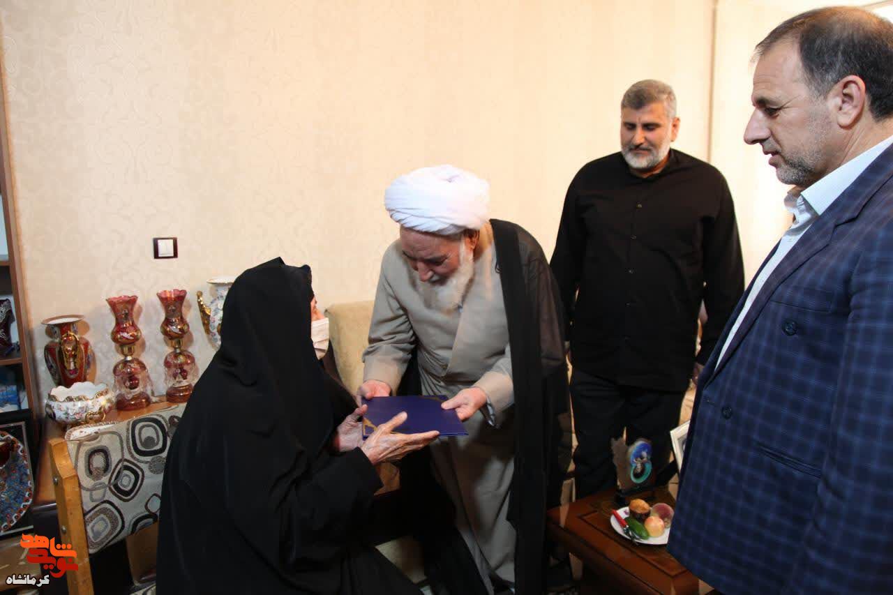 موفقیت امروز کشور مرهون خون مطهر شهدا و ایستادگی آزادگان است