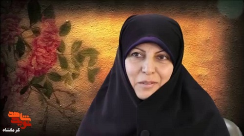 پنهانی لباس رزمندگان را می شست