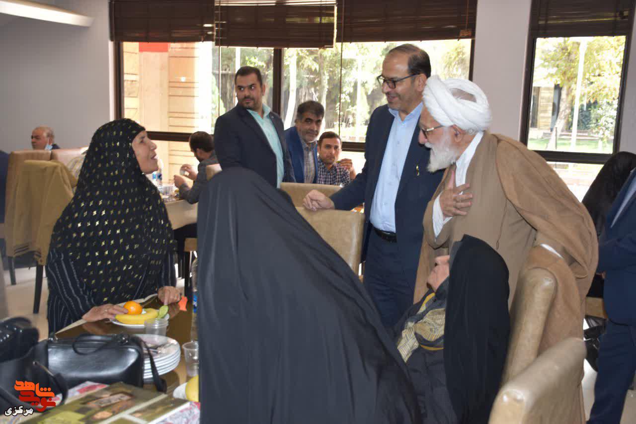 دیدار صمیمی نماینده ولی‌فقیه در بنیاد شهید و امور ایثارگران با خانواده معظم شهدا