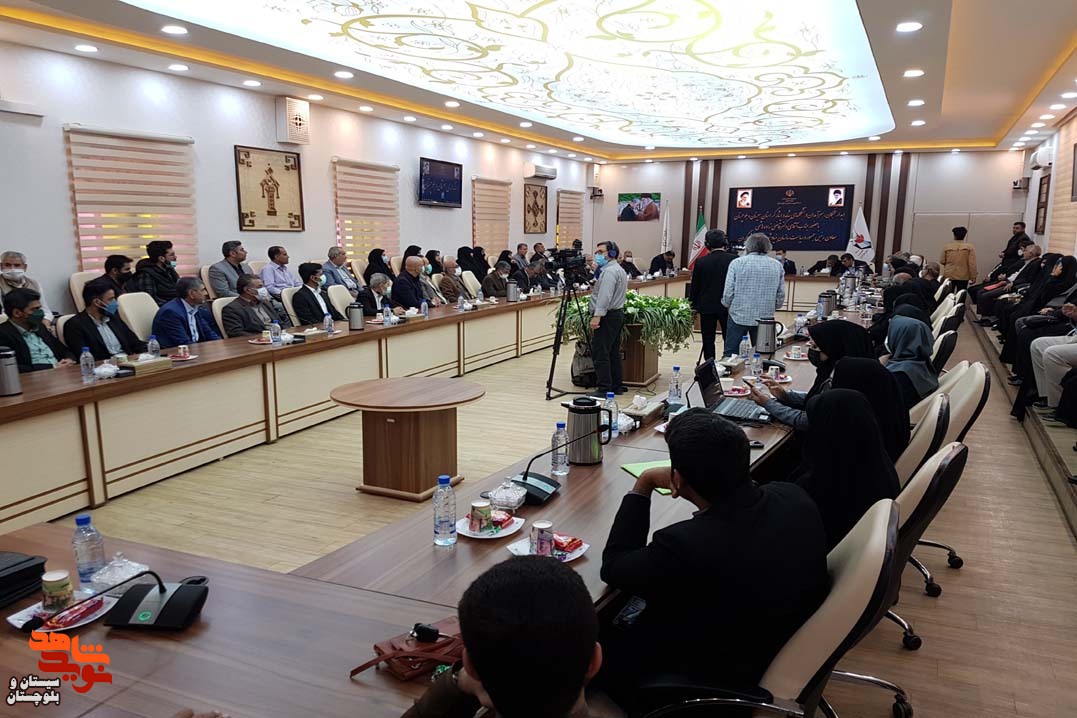 نشست قاضی‌زاده هاشمی با نخبگان شاهد و ایثارگر سیستان و بلوچستان/ جامعه ایثارگری مانند گذشته می‌تواند کارگشایی کرده و شرایط را متحول کند/ مشکل اشتغال ایثارگران با توانمندسازی و سرمایه‌گذاری در حوزه‌های دانش‌بنیان کاهش می‌یابد