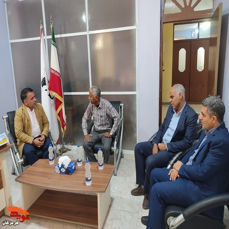 سفر یکروزه مدیرکل بنیاد هرمزگان به شهرستان بندرلنگه سفر یکروزه مدیرکل بنیاد هرمزگان به شهرستان بندرلنگه