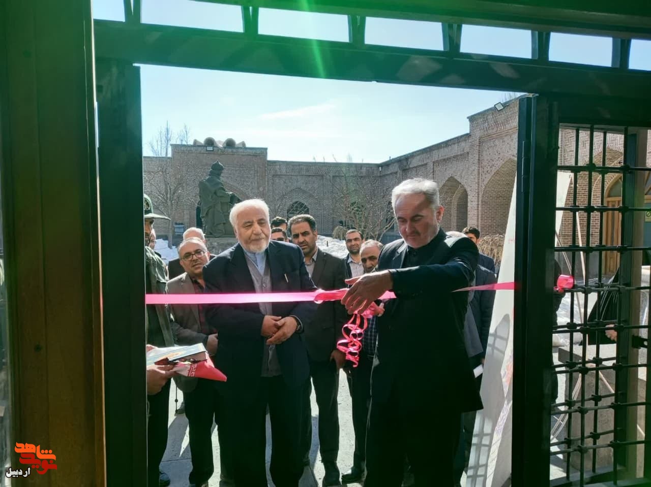 افتتاح نمایشگاه هنرهای دستی ایثارگران و جانبازان در اردبیل