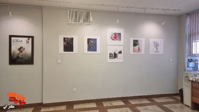 نمایشگاه کارتون «آتش در گلستان» به مناسبت اربعین شهدای حادثه تروریستی کرمان افتتاح شد.
