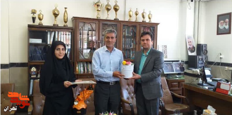 تجلیل از فرهنگیان و‌ معلمان در مدارس شاهد سطح تهران انجام شد.