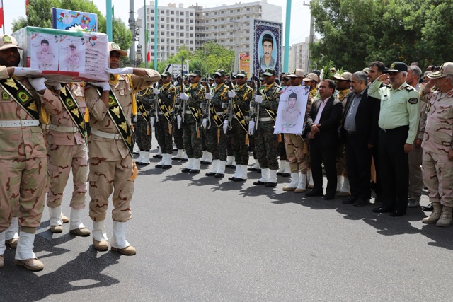تشییع پیکر مطهر شهید «مسعود پرکاس» در بندرعباس تشییع پیکر مطهر شهید «مسعود پرکاس» در بندرعباس