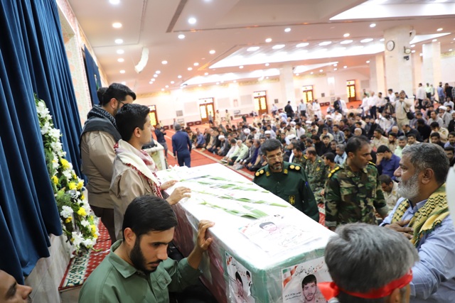 تشییع پیکر مطهر شهید «مسعود پرکاس» در بندرعباس تشییع پیکر مطهر شهید «مسعود پرکاس» در بندرعباس
