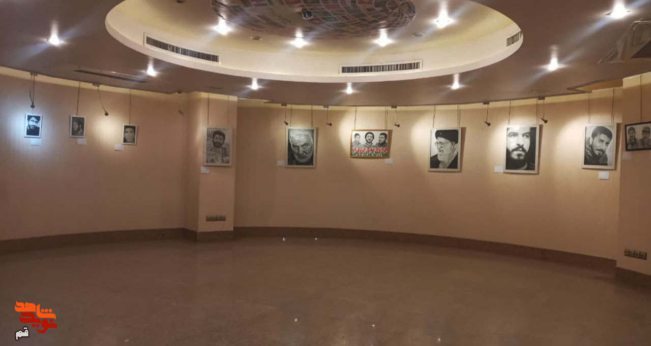 نمایشگاه طراحی سیاه قلم چهره شهدا برگزار شد